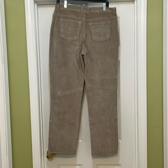 Gloria Vanderbilt - Khaki Corduroy Pants - size 14 - Picture 2 of 4